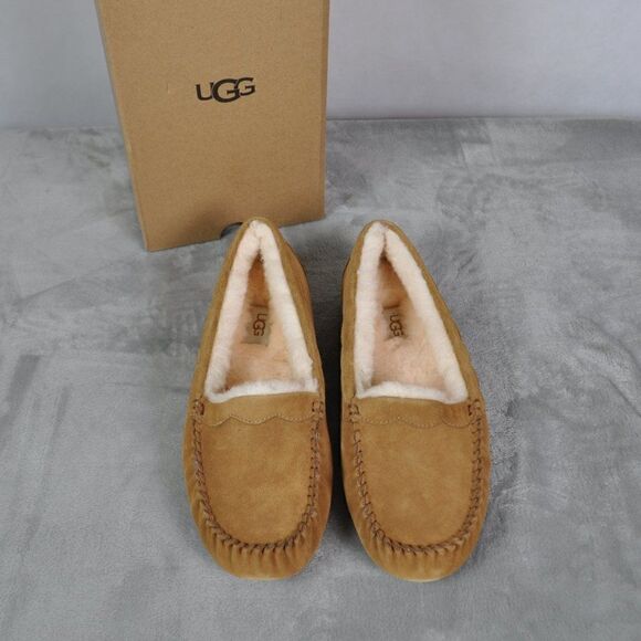 UGG Scalloped Moccasins Women's - Picture 2 of 6
